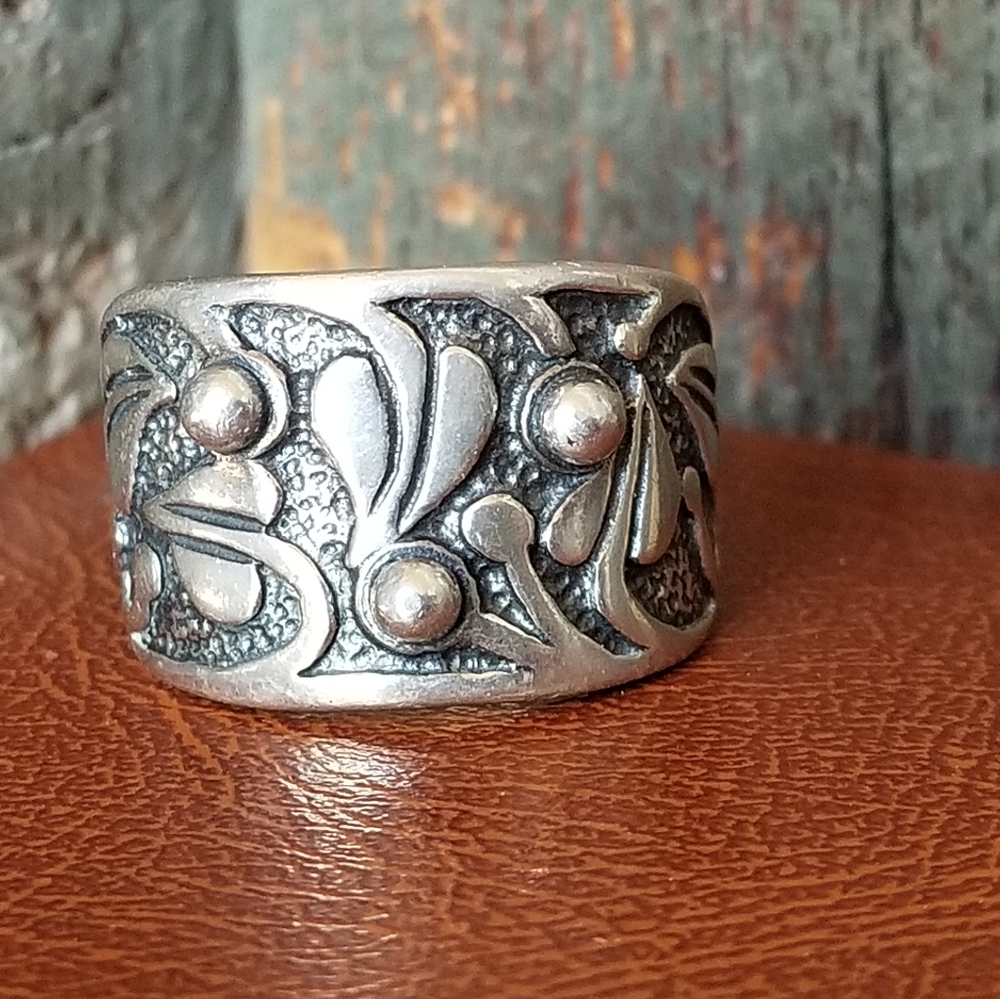 Silpada Sterling Silver Vine Ring - Picture 3 of 14